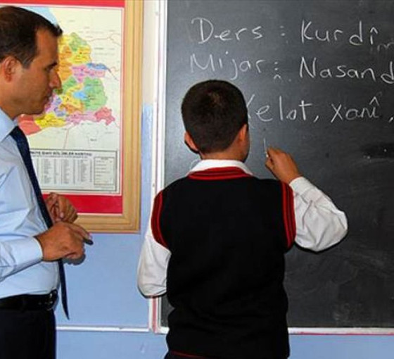 Kurdish Monitoring: Kürtçe kamusal alanda engelleniyor