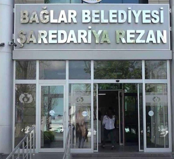 Kayyım ardından enkaz bırakarak gitti: Bağlar Belediyesi personel maaşlarını ödeyemediklerini açıkladı