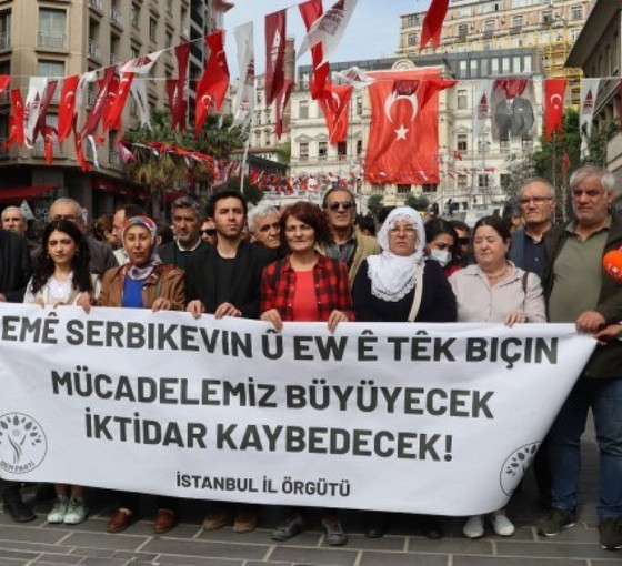 Onlarca DEM Partilinin gözaltına alınması protesto edildi: İrademizi devam ettireceğiz