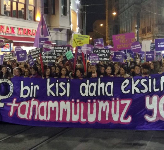 Bursa'da eski eşini reddeden kadına sokak ortasında erkek şiddeti: Bıçaklayıp kaçtı