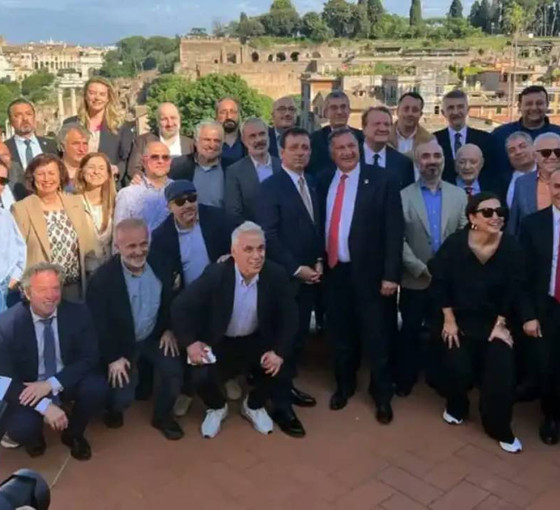Ekrem İmamoğlu’nun danışmanı Murat Ongun yanıtladı: Roma gezisine davet edilen gazetecilerin harcamalarını İBB mi karşıladı?