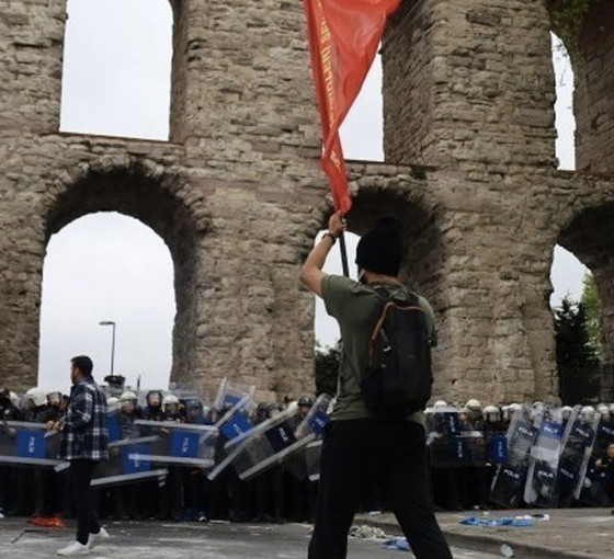 Siyasetçi ve aydınlardan 1 Mayıs tutukluları için bildiri: Anayasal hakları ihlal edildi