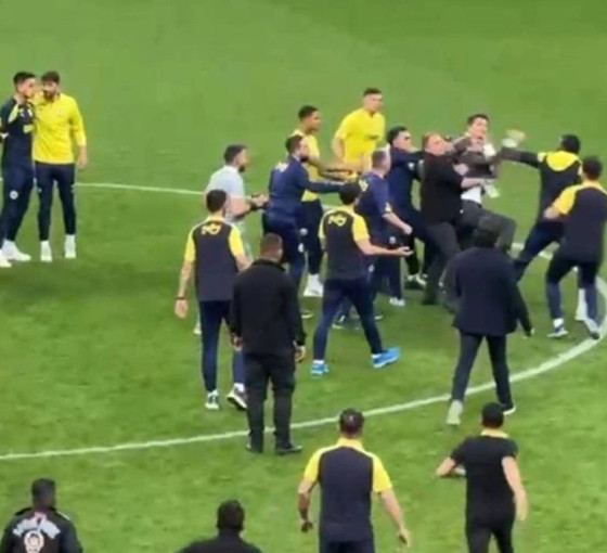 Galatasaray-Fenerbahçe maçına soruşturma: 5 kişi hakkında işlem, ihmali bulunan personele inceleme