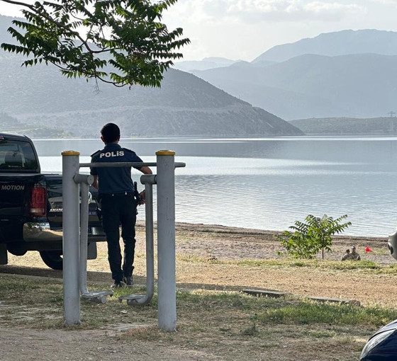 Eğirdir Gölü'nde bulunan el bombaları gölden temizlendi