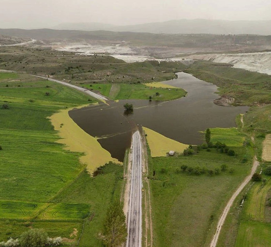 Maden sahasındaki heyelan nedeniyle taşan göletten numune alındı