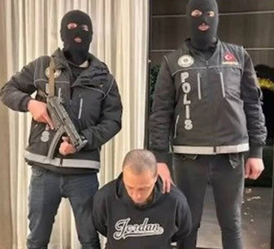 Kırmızı bültenle aranan iki uyuşturucu baronu İstanbul'da yakalandı