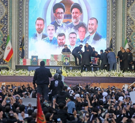 Reisi, Meşhed'teki İmam Rıza Türbesi'nde defnedildi