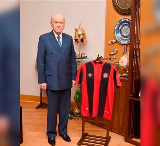 Takımı küme düşen Bahçeli’den çağrı: Bu yıl takımlar küme düşmesin