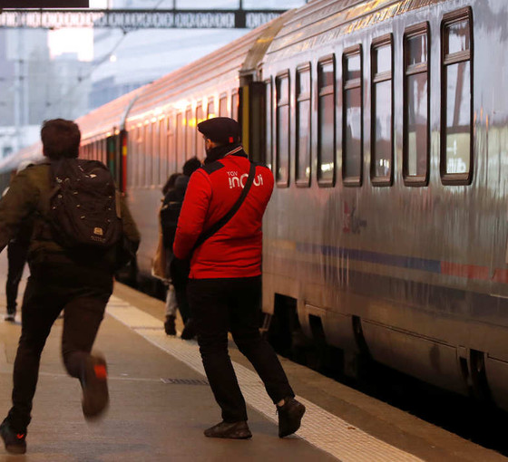 Lyon metrosunda bıçaklı saldırı: En az üç kişi yaralandı