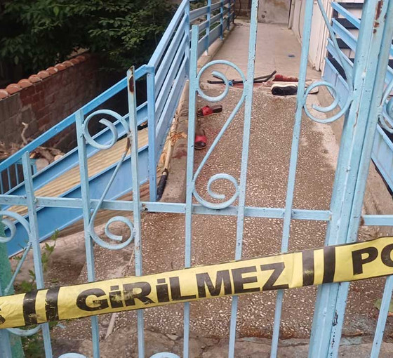 Manisa'da bir erkek, boşandığı kadını ve ailesini katletti