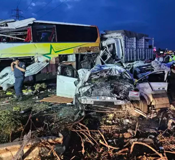 Ölü sayısı 11'e yükseldi... Mersin'deki kazada tutuklanan şoförden aşırı yağışta sollama itirafı