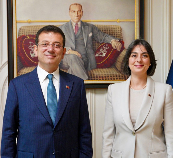 Ekrem İmamoğlu, Üsküdar Belediye Başkanı Sinem Dedetaş'ı ziyaret etti