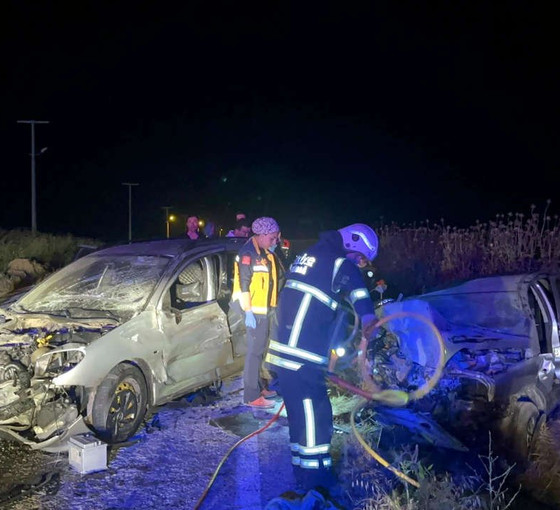 Oğlunun kullandığı otomobili sollamaya çalıştı: Üç ölü, beş yaralı