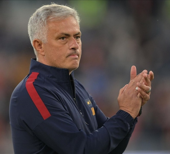 Fenerbahçe KAP'a bildirdi: Mourinho ile görüşmeler resmen başladı
