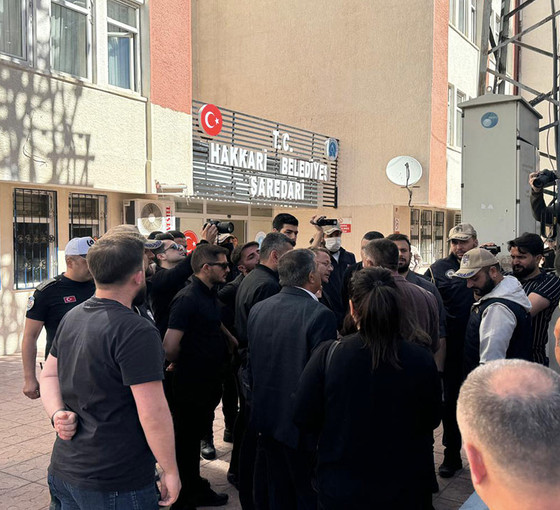 DEM Parti: Herkesi darbeci anlayışa karşı tavır almaya çağırıyoruz