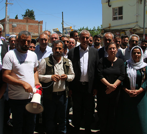 Hakkari'ye kayyım atanması Hilvan'da protesto edildi: 'Daha büyük yenileceksiniz'