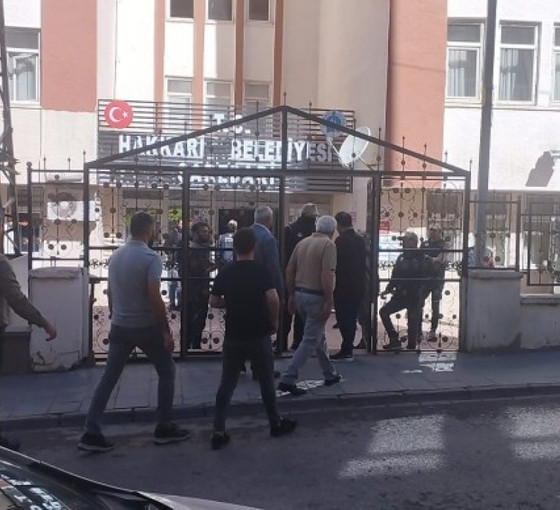 Sendika ve STÖ'lerden kayyım tepkisi: 'Halk iradesi gasp edilemez'