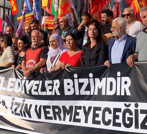 İstanbul'da 'Hakkari kayyımı' eylemi: İktidar siyasi darbe gerçekleştirdi