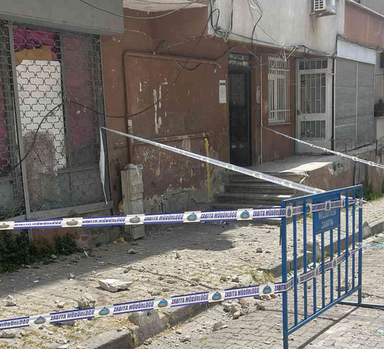İstanbul Bahçelievler'de dört katlı binada çökme oldu