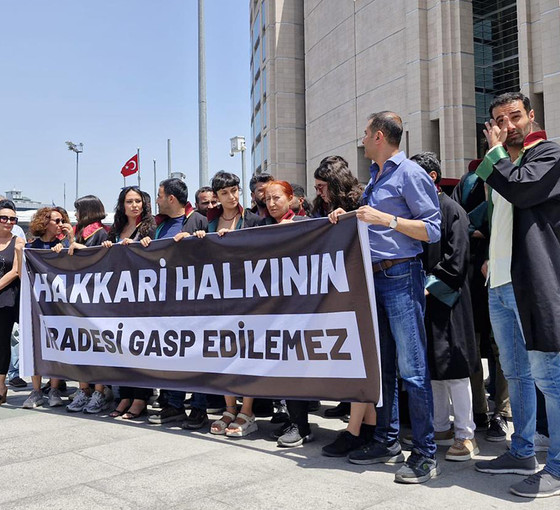 Avukatlardan kayyıma tepki: 'Halkların iradesine yapılan darbeyi reddediyoruz'