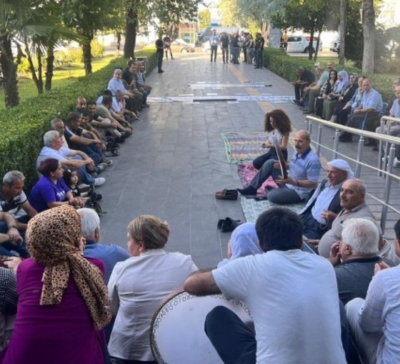 Belediyeler önündeki nöbetler ikinci gününde