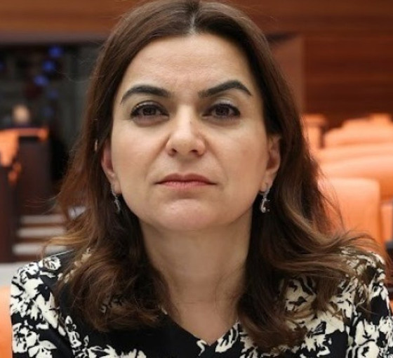 Meclis'te AKP’lilere kayyım tepkisi: Sırtımızı halka yaslıyoruz