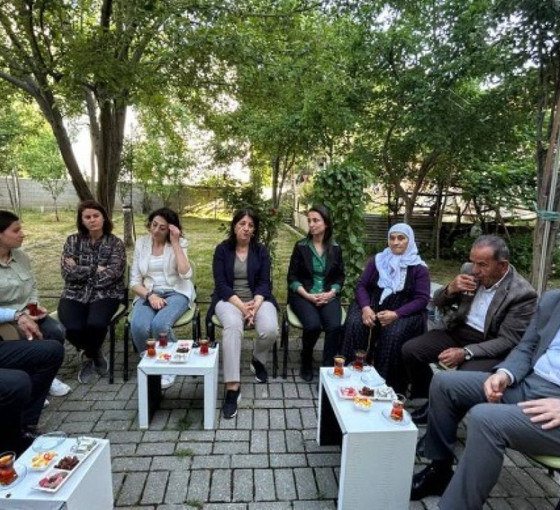 DEM Parti Eş Genel Başkanlarından, Akış’ın ailesine ziyaret