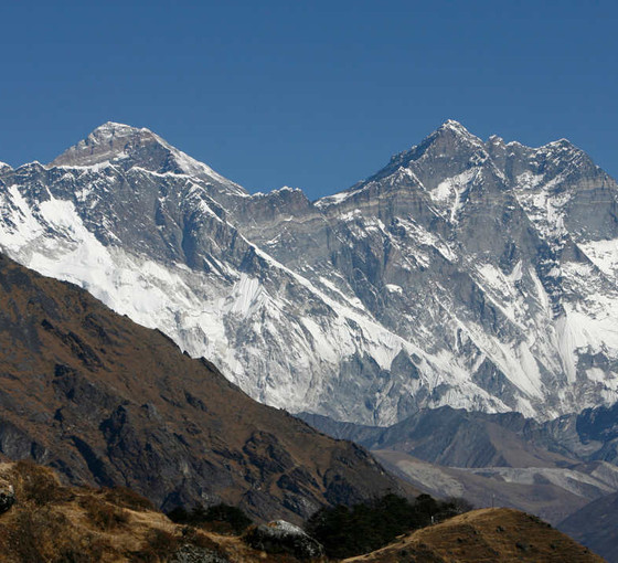 Himalayaların üç zirvesinden 11 ton çöp toplandı, dört ceset ve bir iskelet bulundu