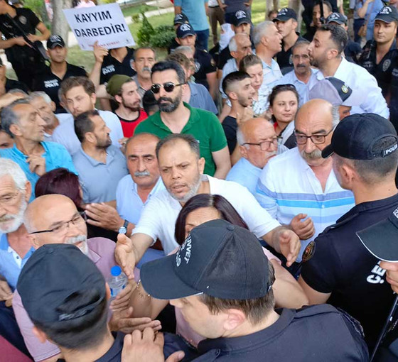 Adana'da 'kayyım' açıklamasına izin verilmedi