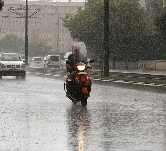 Meteoroloji uyardı: Bazı illerde sıcaklıklar azalıyor, sağanak yağış bekleniyor