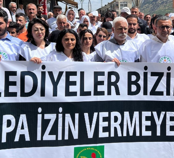 Hakkari'de kayyıma karşı 'Demokrasi Yürüyüşü' başladı