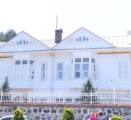 Güvenlik görevlisi, dört arkadaşıyla birlikte Memduh Paşa Yalısı'nı soydu