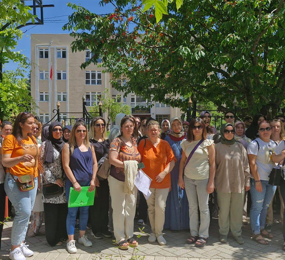 Eskişehir'de depreme riski nedeniyle boşaltılan okulda çalışma yapılmadı: Bir yıldır çözüm bekleyen veliler eylem yaptı
