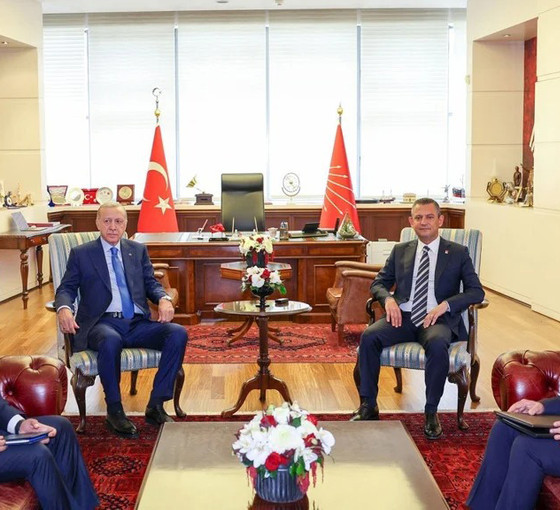 Özel-Erdoğan görüşmesindeki 'Gezi detayı: 'CHP'nin servis ettiği fotoğraf ile Cumhurbaşkanlığı'nınki farklı