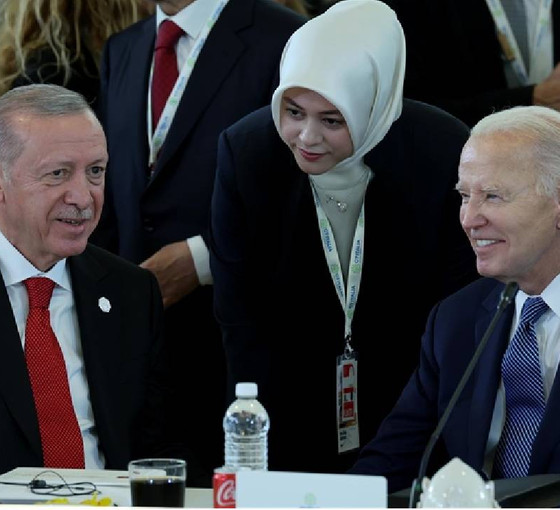 Dondurulmuş Rus varlıklarına el atmasıyla tarihe geçen G7 zirvesine katılan Erdoğan, Biden'la yan yana
