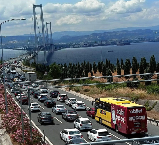 Osmangazi Köprüsü'nde bayram trafiği yoğunluğu