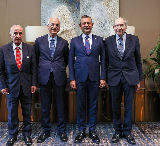 Özgür Özel, önceki dönem genel başkanlar ile bir araya geldi