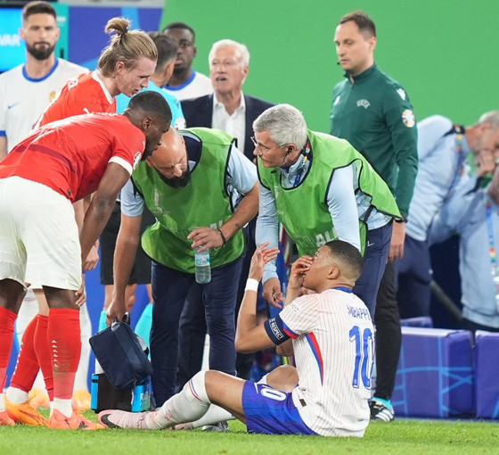 EURO 2024: Mbappe'nin burnu kırıldı, Fransa Avusturya'yı tek golle devirdi