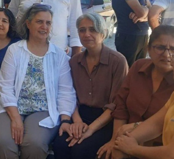 Gültan Kışanak, vefat eden yakınları için lokma dağıttı
