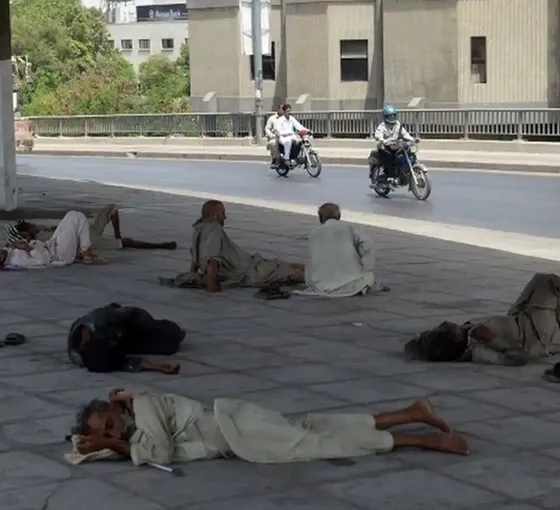 Pakistan'da aşırı sıcaklar nedeniyle 29 kişi öldü
