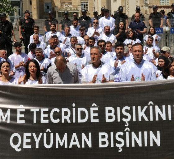 Hakkari'de başlatılan 'iradeye saygı’ nöbetini ikinci grup devraldı