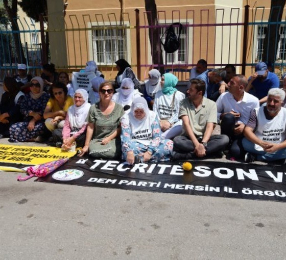 'Tecride son ver' eylemlerinde Adalet Bakanı Tunç'a çağrı: Annelerin taleplerini karşılayın