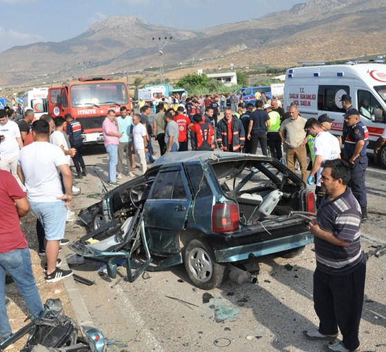 Akkuyu işçilerini taşıyan araç kaza yaptı: İki ölü, 35 yaralı