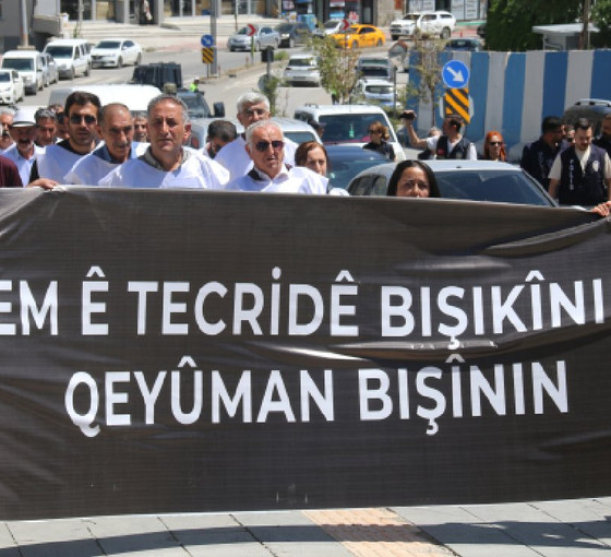 Hakkari'de 'İradeye saygı' nöbetini üçüncü grup devraldı: 'Mücadelemiz kesintisiz sürecek'