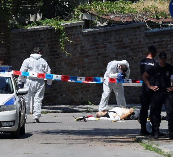 İsrail'in Belgrad Büyükelçiliği'ne tatar yayıyla saldırı: Polis memurunu okla yaralayan zanlı öldürüldü