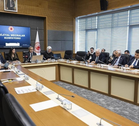 Ceren Sözeri, Meclis'teki Google toplantısını yazdı: 'Saçınızı başınızı yolabilirsiniz'