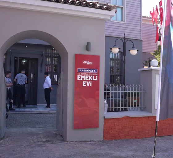 Beyoğlu Belediyesi, ilk Emekli Evi'ni Kasımpaşa'da açtı: Çay 1 lira