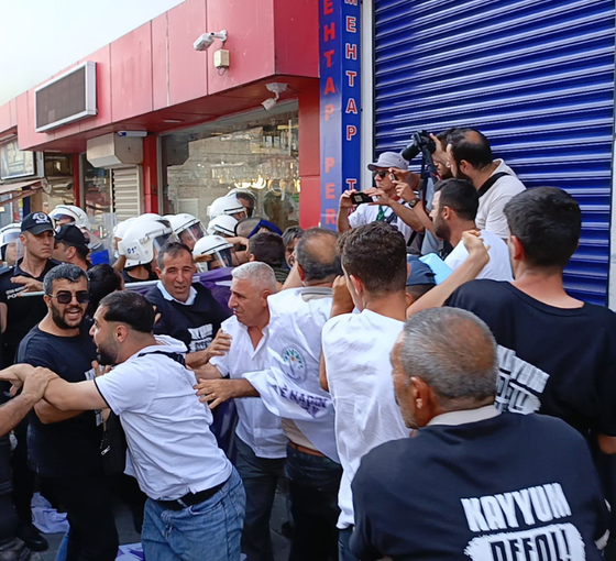 'İradeye Saygı Yürüyüşü'ne polis müdahalesi