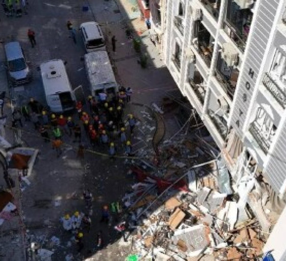 İzmir'de 5 kişinin öldüğü patlamaya ilişkin iki şüpheli tutuklandı
