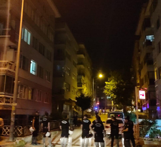 Bursa'da ırkçı gruplar sokağa çıktı: Polis yollara barikat kurdu